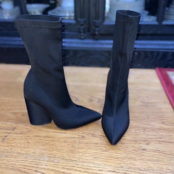 Pretty Little Thing boots - Picture 3 of 11